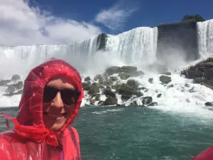 Nas águas de Niagara Falls-dona-viagem